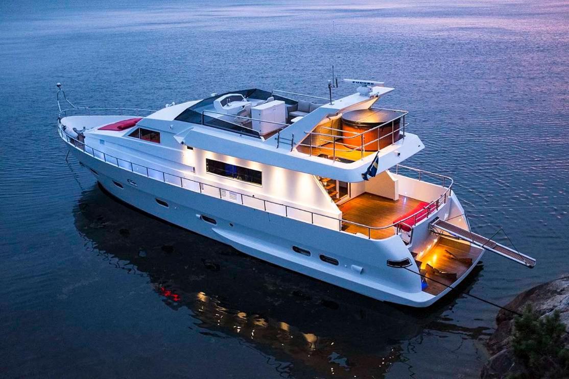 Botel Vip In A Luxurious Yacht