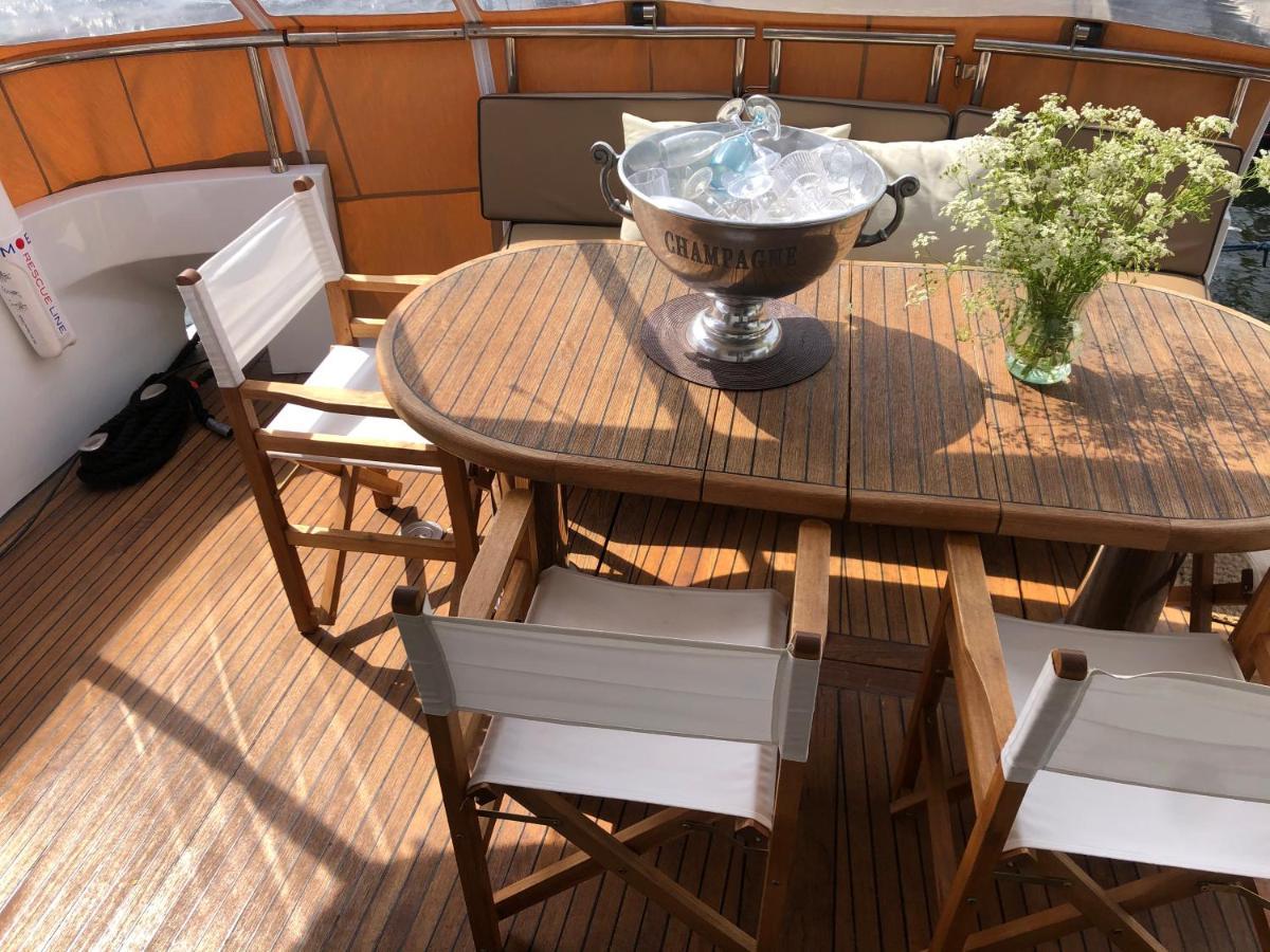 Vip In A Luxurious Yacht
