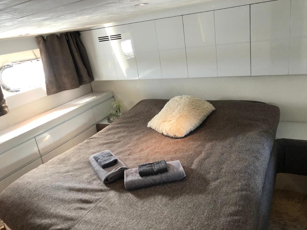 Vip In A Luxurious Yacht *